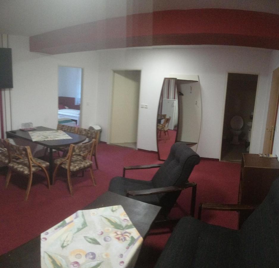 Penzion Měšťanský Dům Svoboda nad Úpou Esterno foto